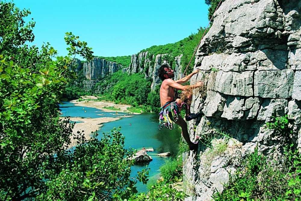 Hebergements Des Posas Sampzon Bagian luar foto
